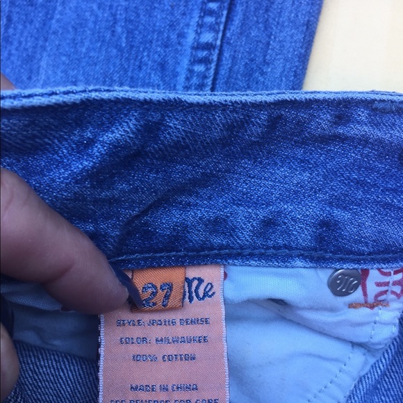 Distressed Miss Me Jeans - Picture 7 of 8